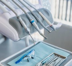 استخدام دستیار دندان پزشکی
